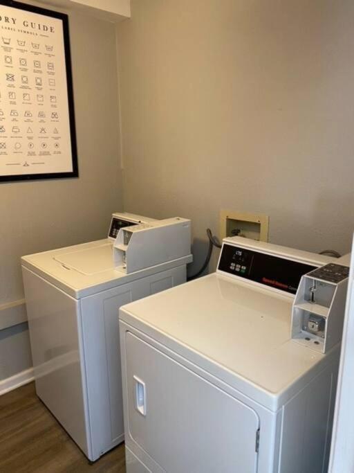 The Mary Lou - 2 Bedroom Apt In Quilt Town, Usa Hamilton المظهر الخارجي الصورة